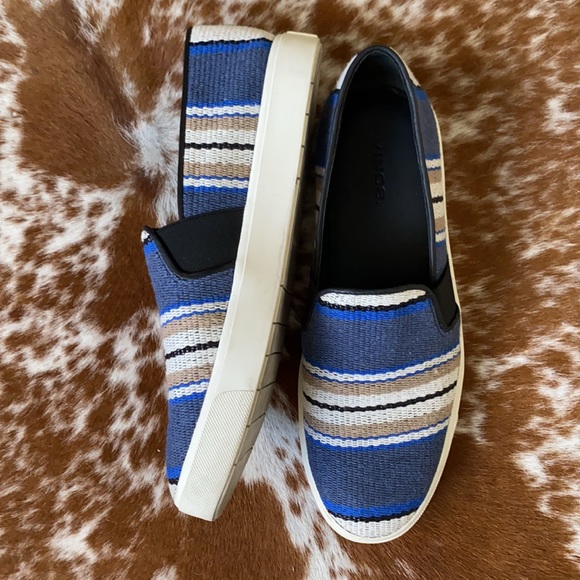 Vince Camuto sneakers 👟 blue and white stripes - Picture 5 of 6